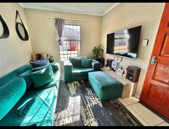 2 BEDROOM HOUSE FOR SALE IN RIVERSIDE VIEW EXT 35